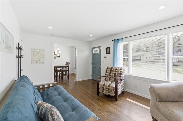 5904 E 100th Street, Kansas City, MO 64134