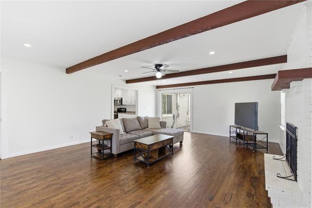 5904 E 100th Street, Kansas City, MO 64134