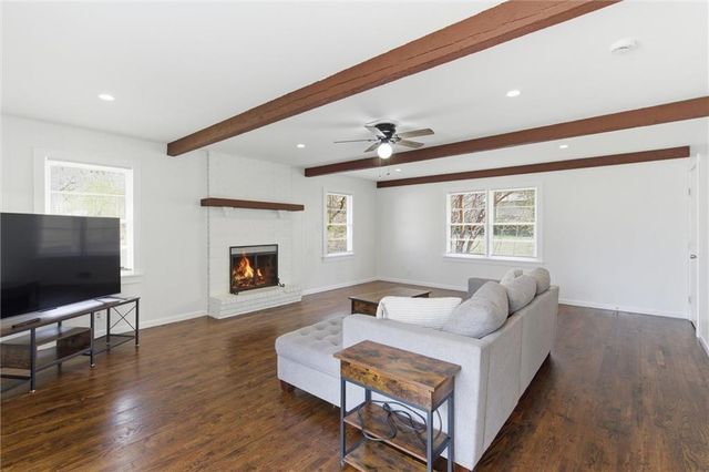 5904 E 100th Street, Kansas City, MO 64134