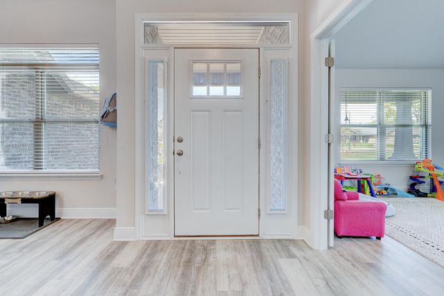 5823 Crestlake Drive, Crestview, FL 32536