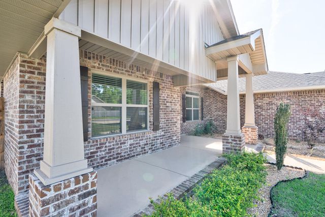 5823 Crestlake Drive, Crestview, FL 32536