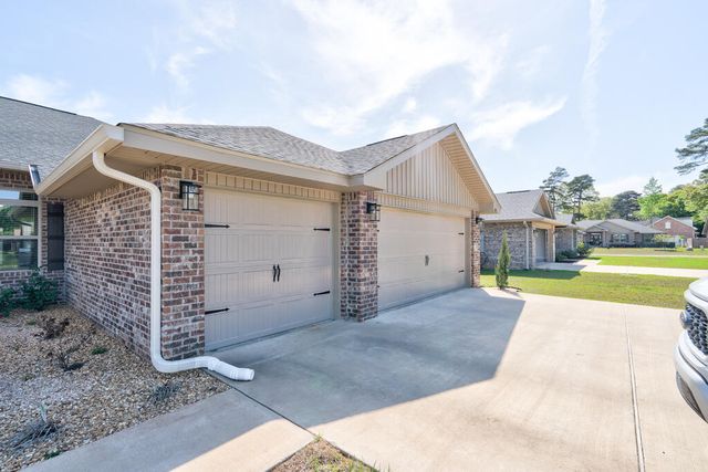 5823 Crestlake Drive, Crestview, FL 32536