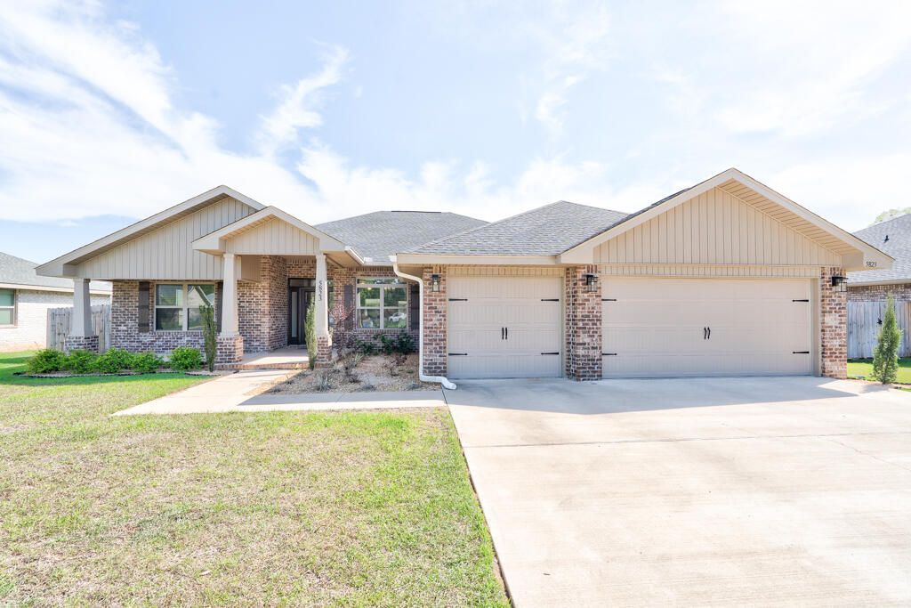 5823 Crestlake Drive, Crestview, FL 32536