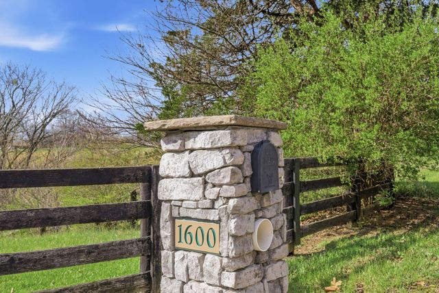 1600 Hickory Grove Road, Lawrenceburg, KY 40342