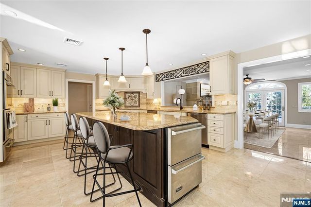 7 Orchard Lane, Old Tappan, NJ 07675