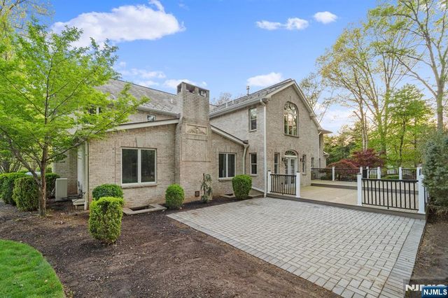 7 Orchard Lane, Old Tappan, NJ 07675