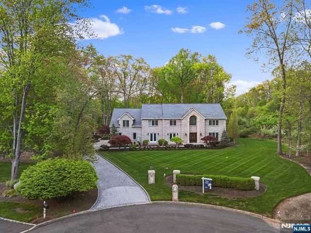 7 Orchard Lane, Old Tappan, NJ 07675