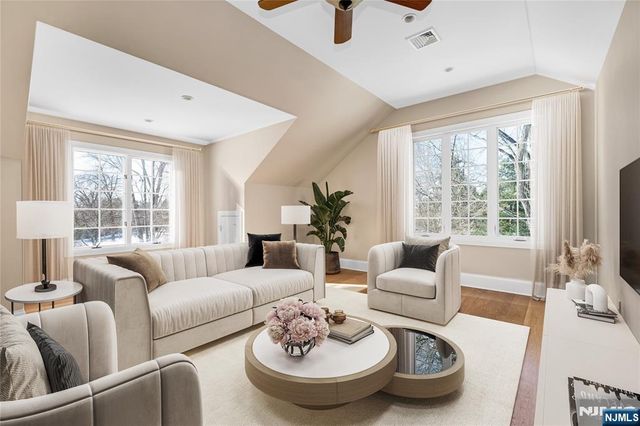 7 Orchard Lane, Old Tappan, NJ 07675