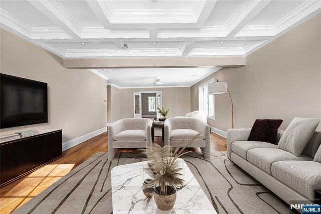 7 Orchard Lane, Old Tappan, NJ 07675