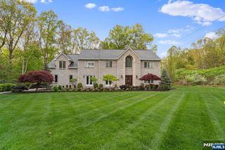 7 Orchard Lane, Old Tappan, NJ 07675