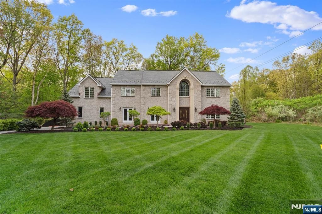 7 Orchard Lane, Old Tappan, NJ 07675