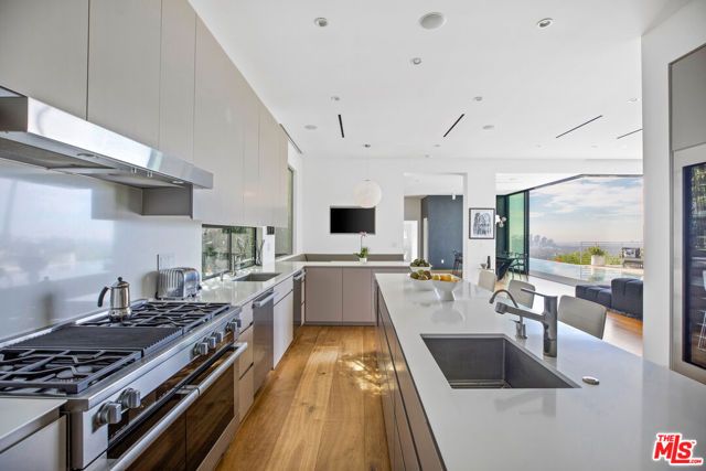 1517 Oriole Lane, Los Angeles, CA 90069