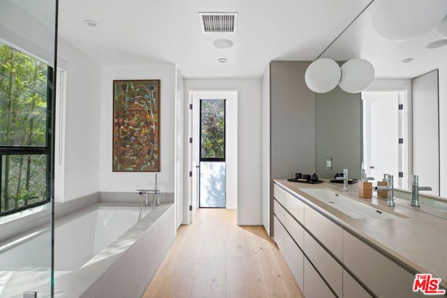 1517 Oriole Lane, Los Angeles, CA 90069