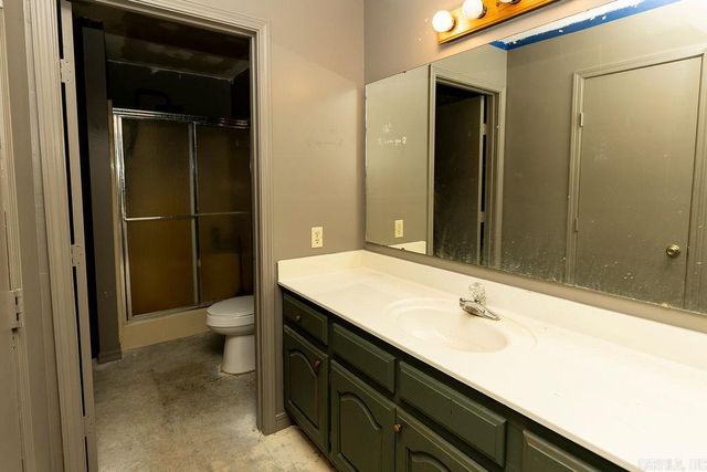 17 Oak Creek, Conway, AR 72032