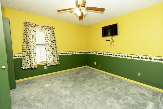 17 Oak Creek, Conway, AR 72032