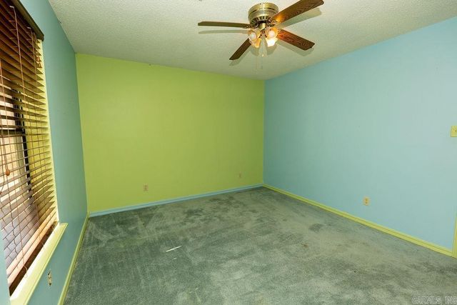 17 Oak Creek, Conway, AR 72032