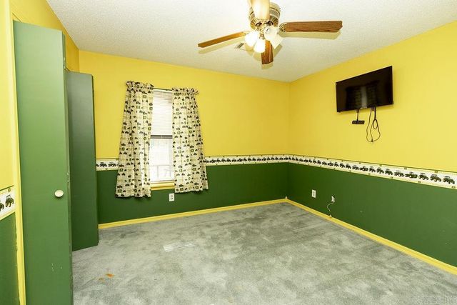 17 Oak Creek, Conway, AR 72032