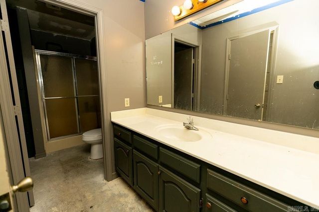 17 Oak Creek, Conway, AR 72032