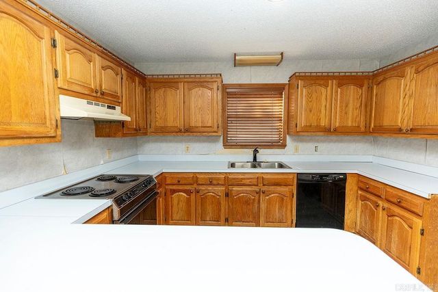 17 Oak Creek, Conway, AR 72032