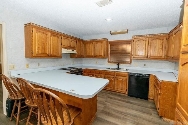 17 Oak Creek, Conway, AR 72032