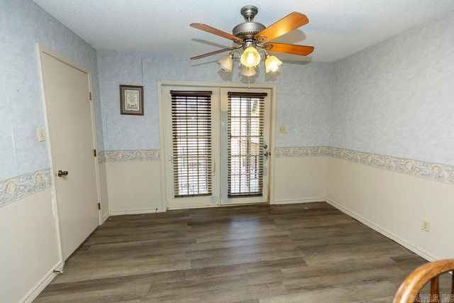 17 Oak Creek, Conway, AR 72032