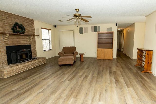 17 Oak Creek, Conway, AR 72032