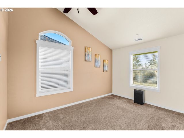 6625 LARISSA Ln, Gladstone, OR 97027