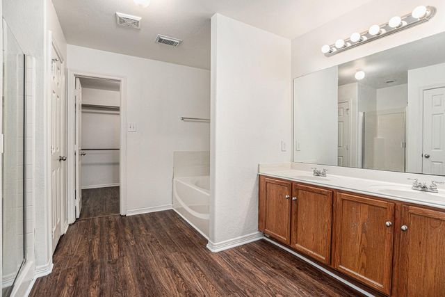 602 Chase More Court, Bacliff, TX 77518