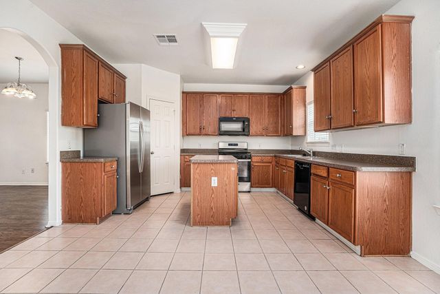 602 Chase More Court, Bacliff, TX 77518