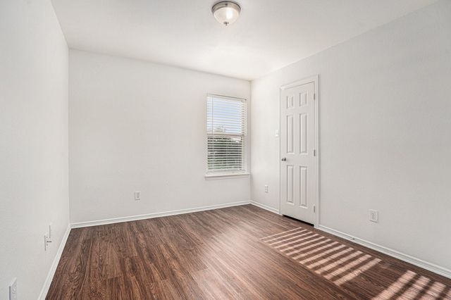 602 Chase More Court, Bacliff, TX 77518
