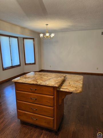 7830 SE Ratner RD, Berryton, KS 66409