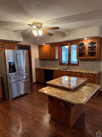 7830 SE Ratner RD, Berryton, KS 66409