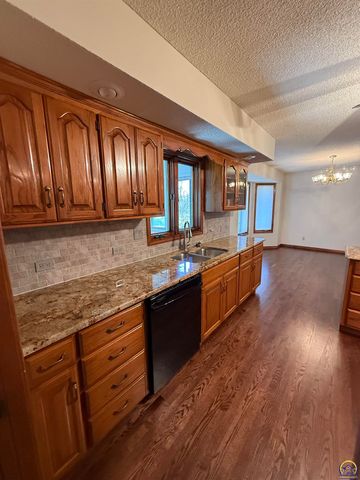 7830 SE Ratner RD, Berryton, KS 66409