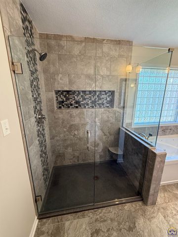 7830 SE Ratner RD, Berryton, KS 66409