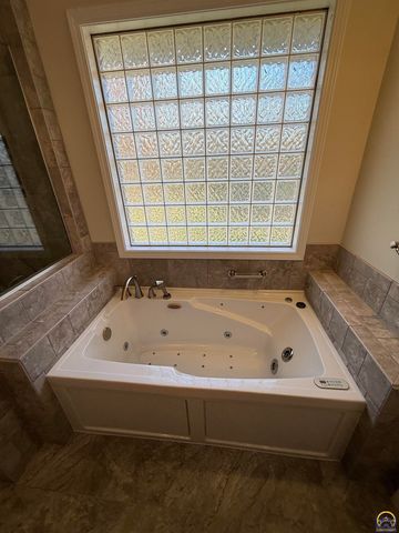 7830 SE Ratner RD, Berryton, KS 66409