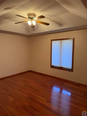 7830 SE Ratner RD, Berryton, KS 66409