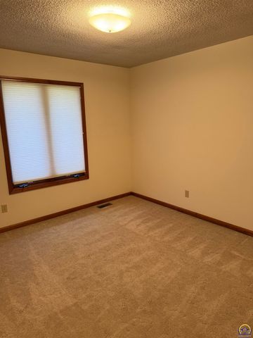 7830 SE Ratner RD, Berryton, KS 66409