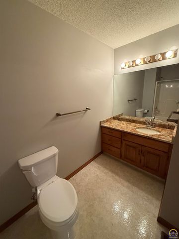 7830 SE Ratner RD, Berryton, KS 66409