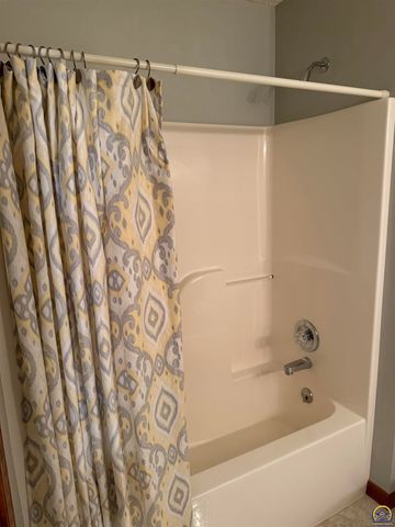 7830 SE Ratner RD, Berryton, KS 66409