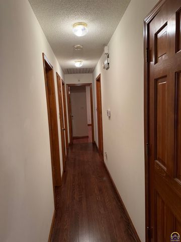 7830 SE Ratner RD, Berryton, KS 66409