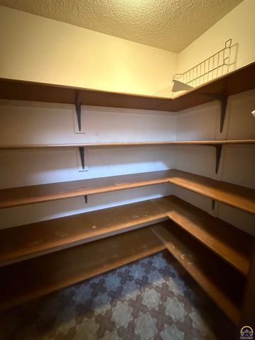 7830 SE Ratner RD, Berryton, KS 66409