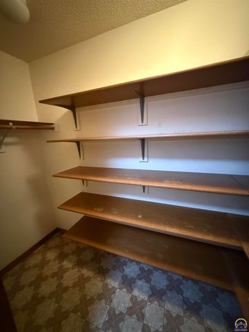 7830 SE Ratner RD, Berryton, KS 66409