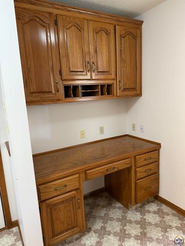 7830 SE Ratner RD, Berryton, KS 66409