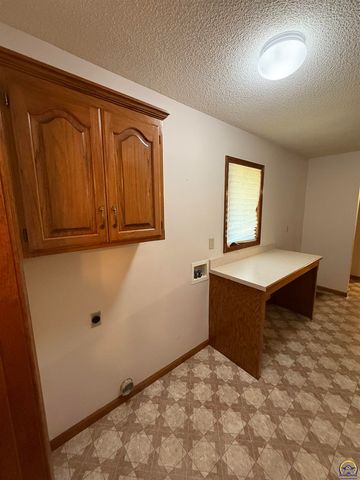 7830 SE Ratner RD, Berryton, KS 66409