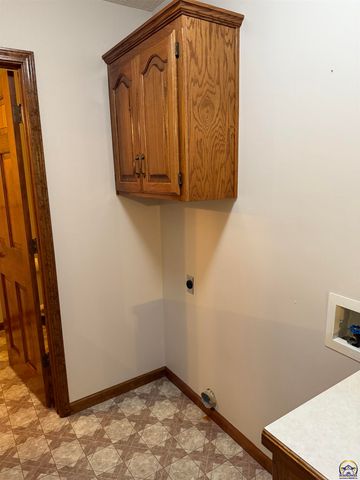 7830 SE Ratner RD, Berryton, KS 66409