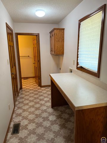 7830 SE Ratner RD, Berryton, KS 66409