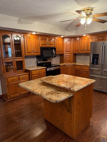 7830 SE Ratner RD, Berryton, KS 66409