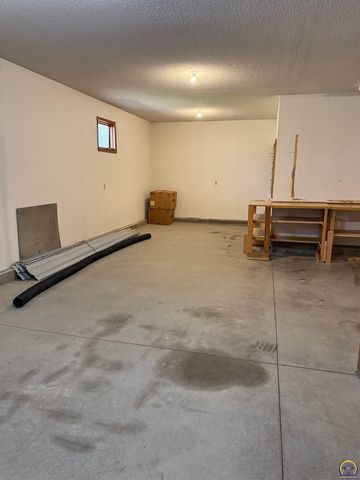 7830 SE Ratner RD, Berryton, KS 66409