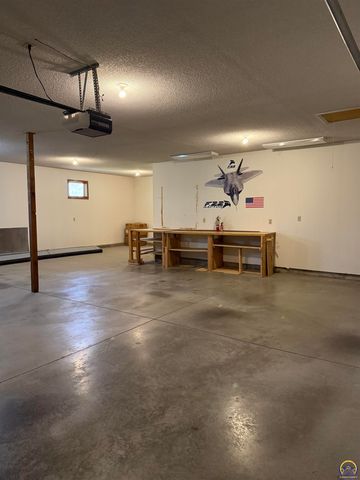 7830 SE Ratner RD, Berryton, KS 66409