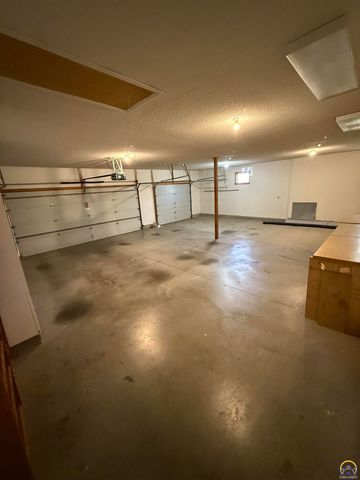 7830 SE Ratner RD, Berryton, KS 66409